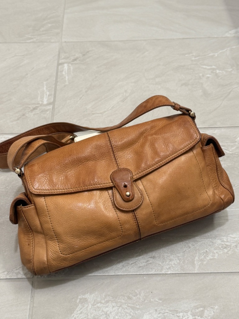 Classic Women's Leather Shoulder Bag in Tan - Picture 2 of 16
